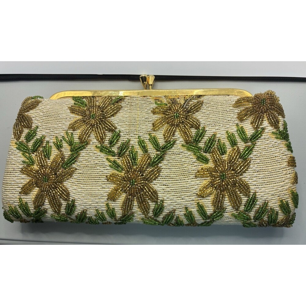 Beaded FloralClutch/Purse. Kiss Lock Close  vintage-like